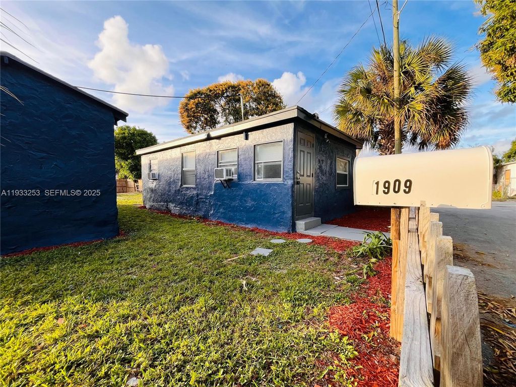 Photo of 1927 Windsor Ave, West Palm Beach, FL 33407 (MLS # A11933253)