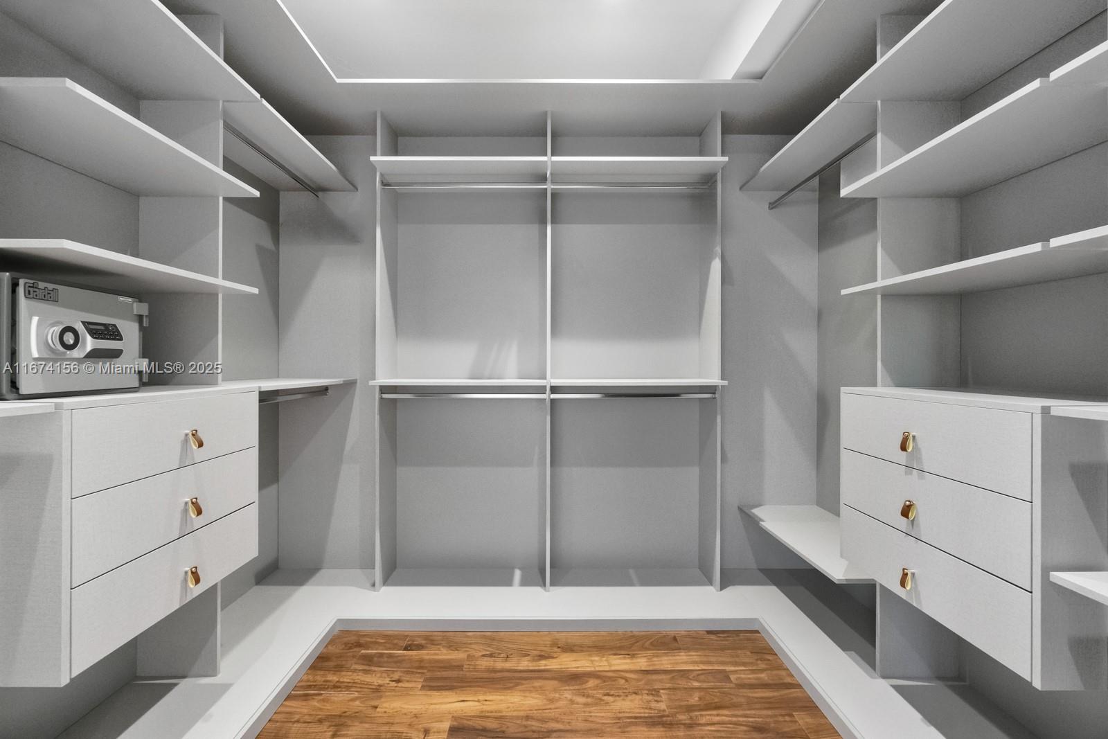 LA GORCE GOLF SUB - Residential