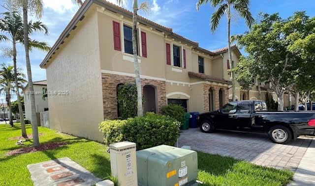 Beautiful 3 beds/ 2.5 baths corner townhouse ready to move in! This ample townhouse offers a very nice and comfortable layout, tile floors downstairs and laminate flooring upstairs. Community features a resort style amenities; clubhouse with gym, pools kid's water park, play areas, basketball court, picnic areas & more. Very low association fee! Easy to show. Don't miss this great opportunity! Please use Showing time to request a showing.