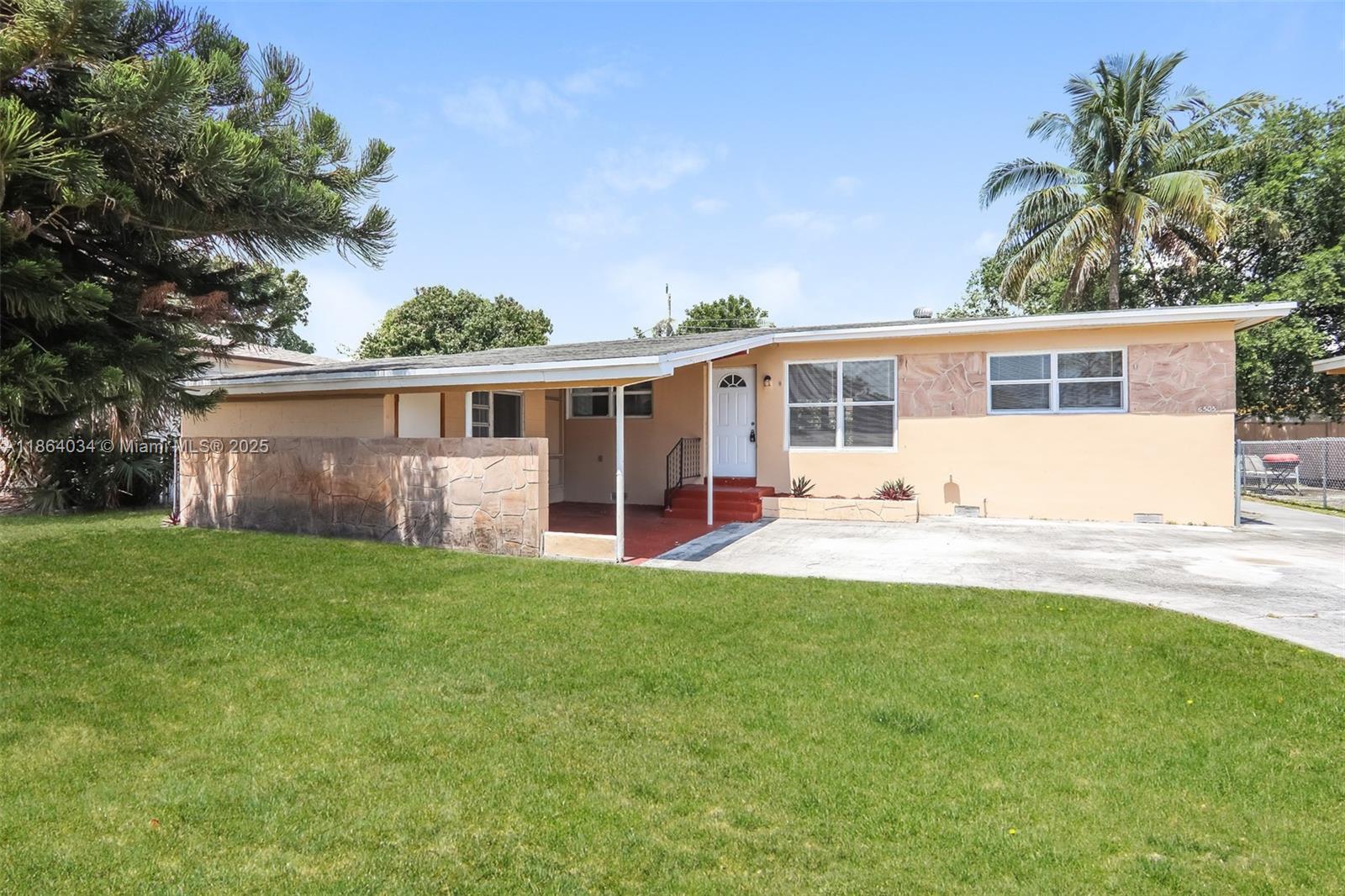 Beautiful home offers 3 bedroom and 2 bathroom with laminate, Carpet and tile type flooring. Home has 1 attached carport space. This home offers a spacious kitchen, updated bathrooms and is located in a beautiful location. The living room is stunning and has tons of natural lighting. The private fenced in backyard is perfect for pets or for enjoying gorgeous days outdoors. This home won't last long. Apply today!
NOTE: Resident is responsible for installing their own washer & dryer. Move in dates are tentative and subject to change. All our homes convey in safe, clean & fully functional conditions. Prices and availability are subject to change at any time.