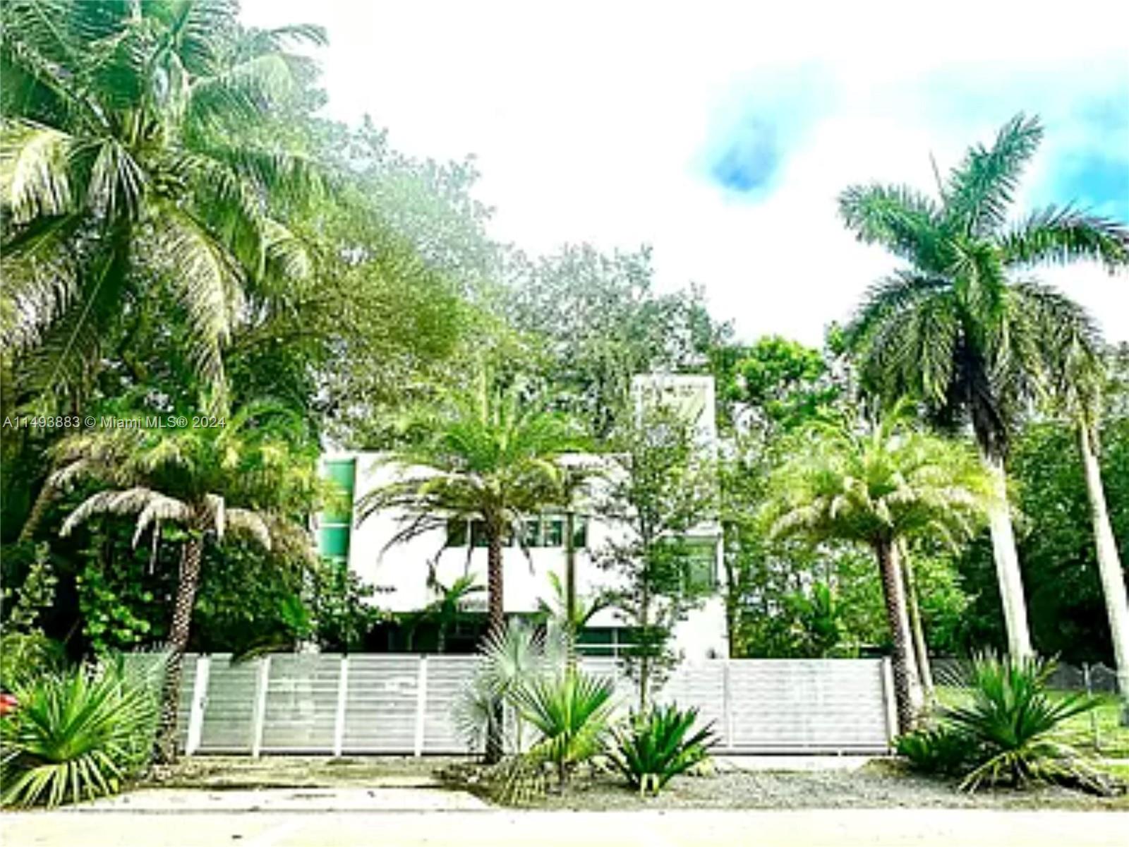 3861 Kumquat Ave, Miami, Broward County, Florida - 5 Bedrooms  
7.5 Bathrooms - 
