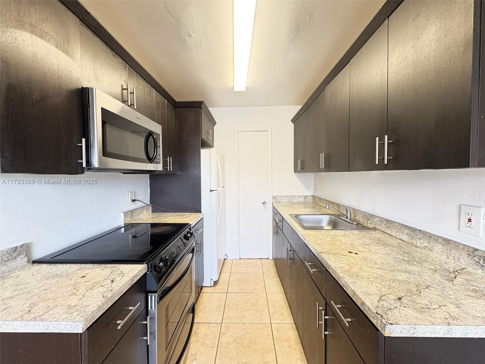 1333 S Dixie Hwy 217, Deerfield Beach, Broward County, Florida - 3 Bedrooms  
2 Bathrooms - 