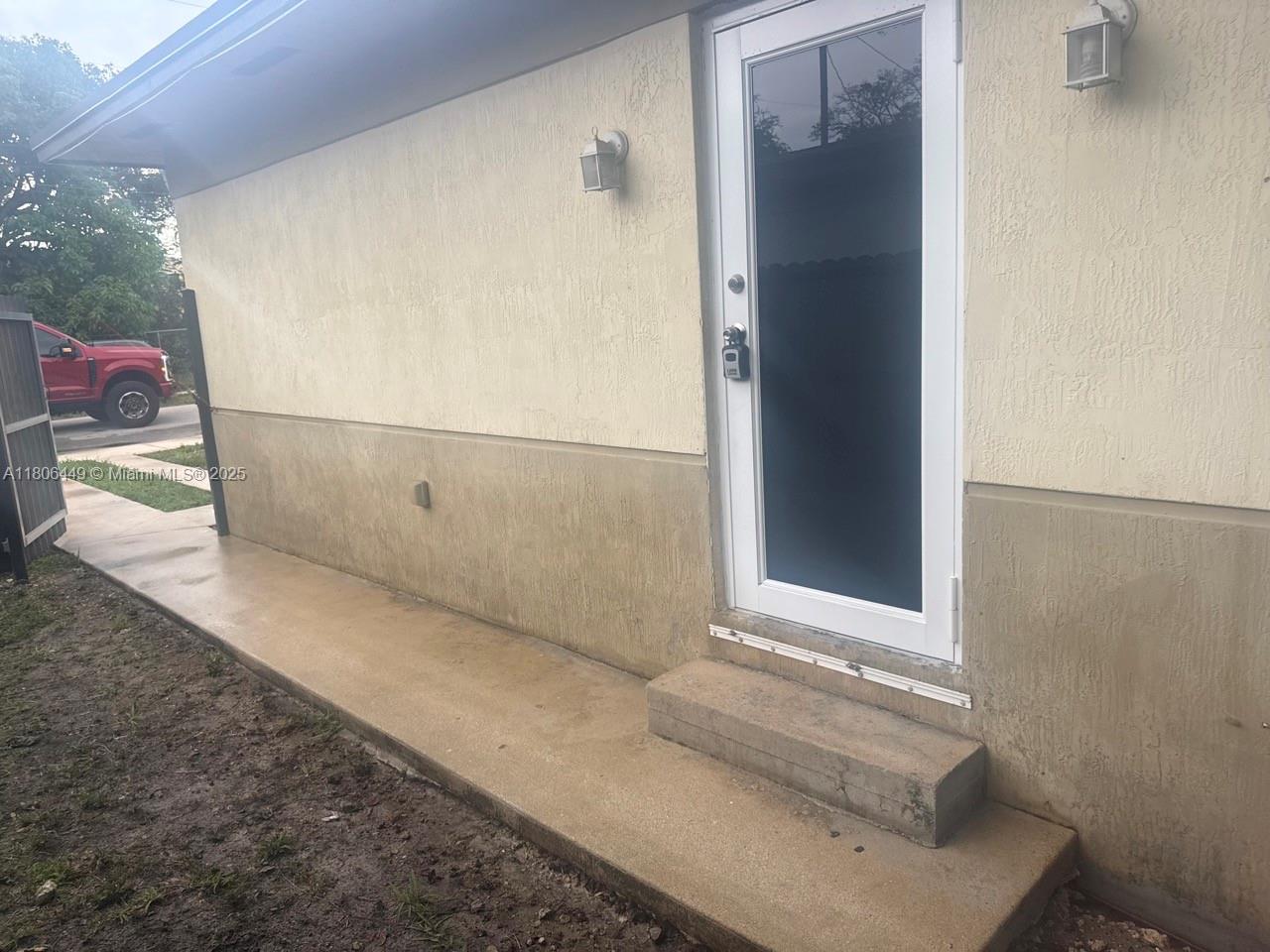 3342 Nw 9th Ave 3344, Miami, Broward County, Florida - 3 Bedrooms  
2 Bathrooms - 