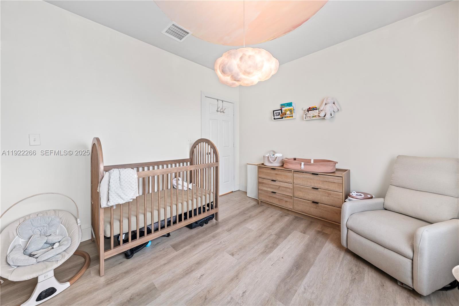 17 AVE MANOR - Residential