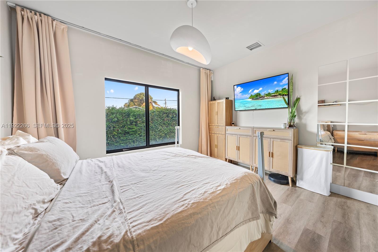 17 AVE MANOR - Residential