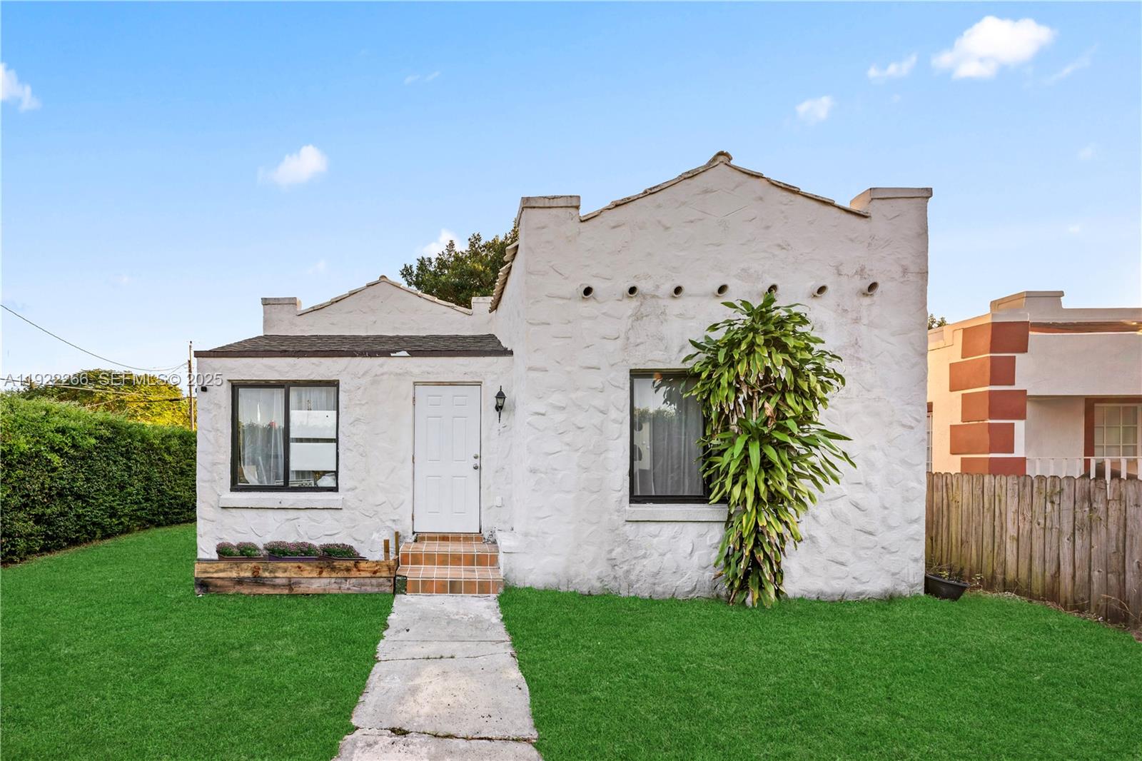 17 AVE MANOR - Residential