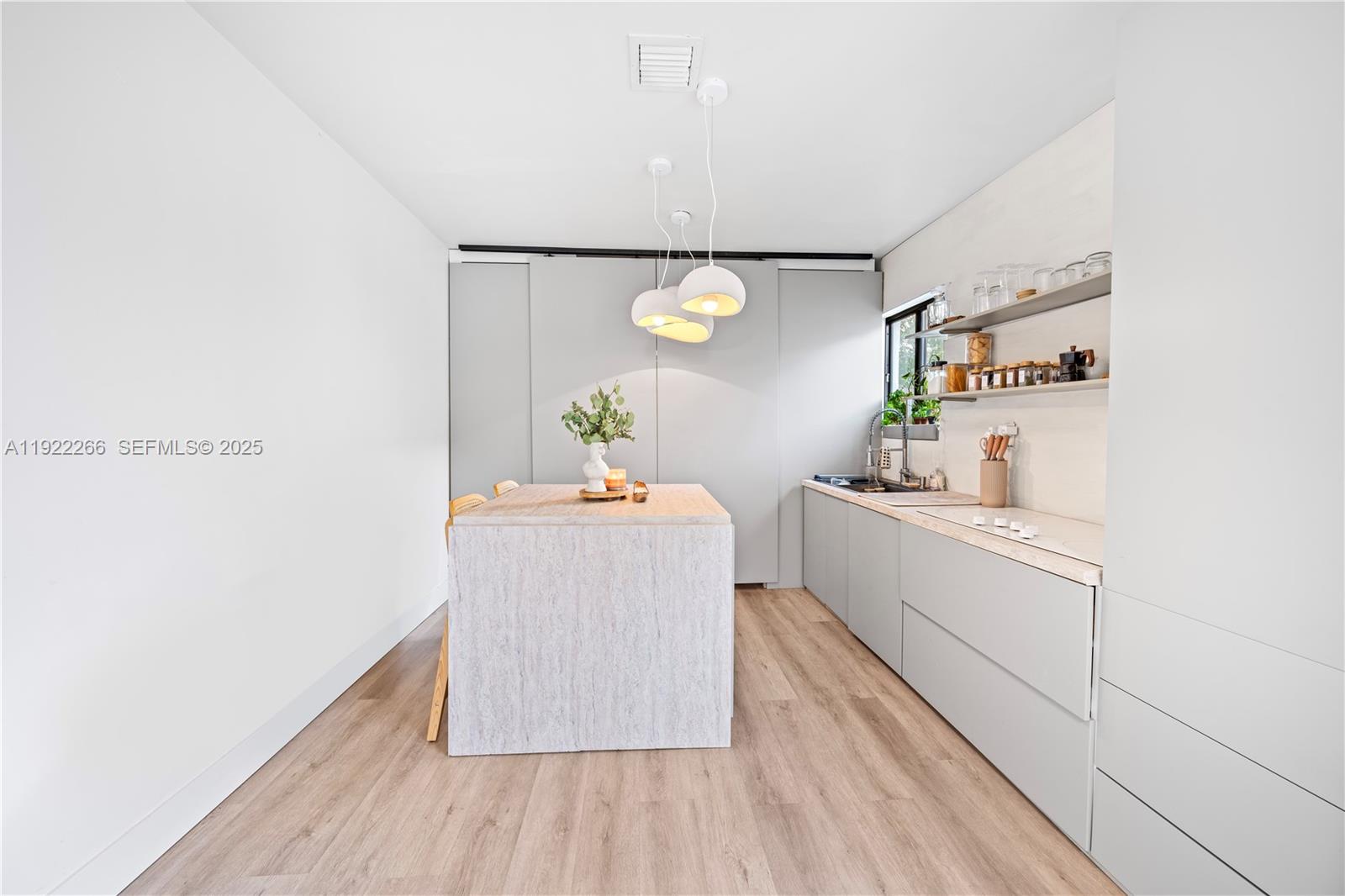 17 AVE MANOR - Residential