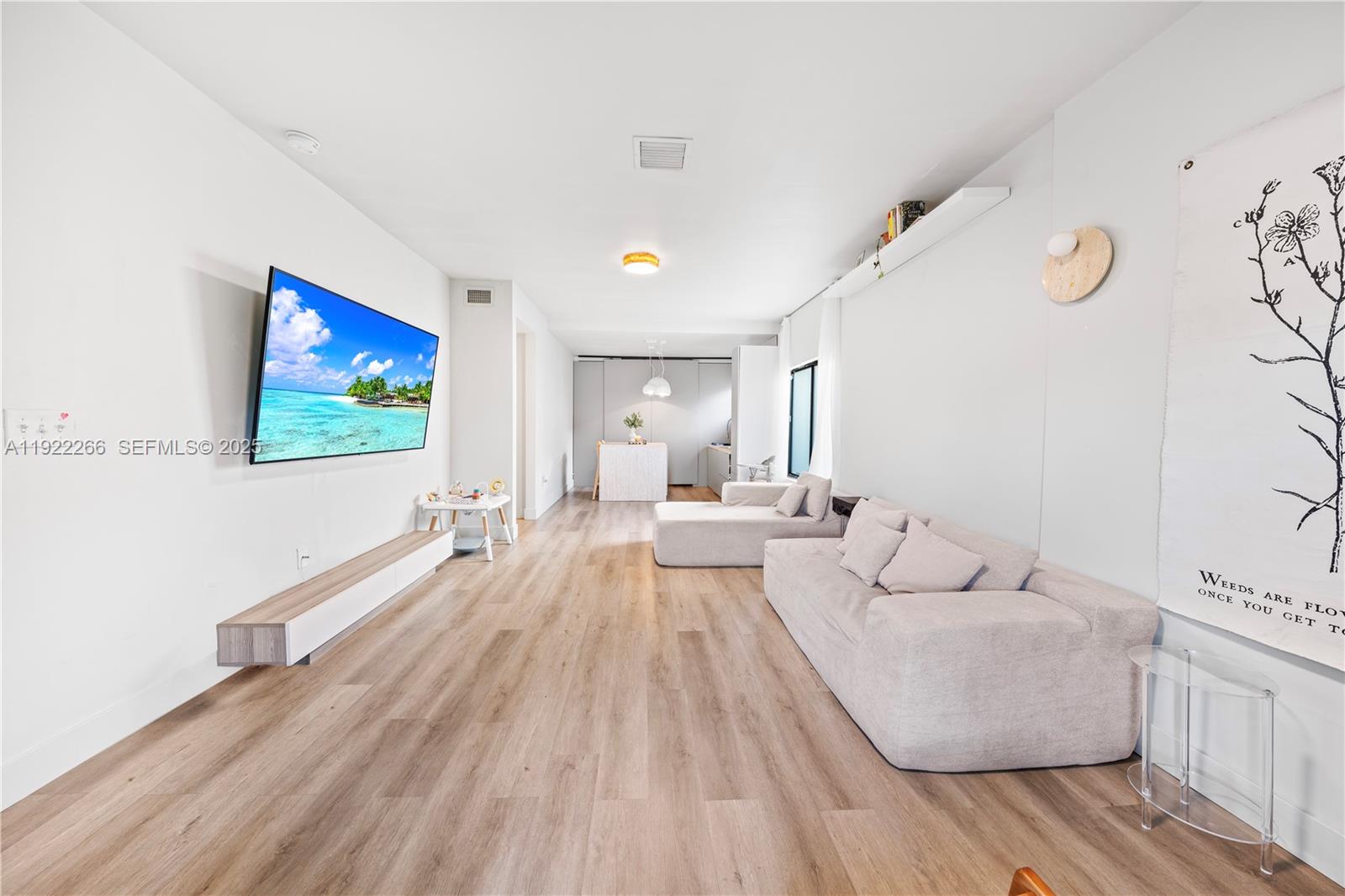 17 AVE MANOR - Residential