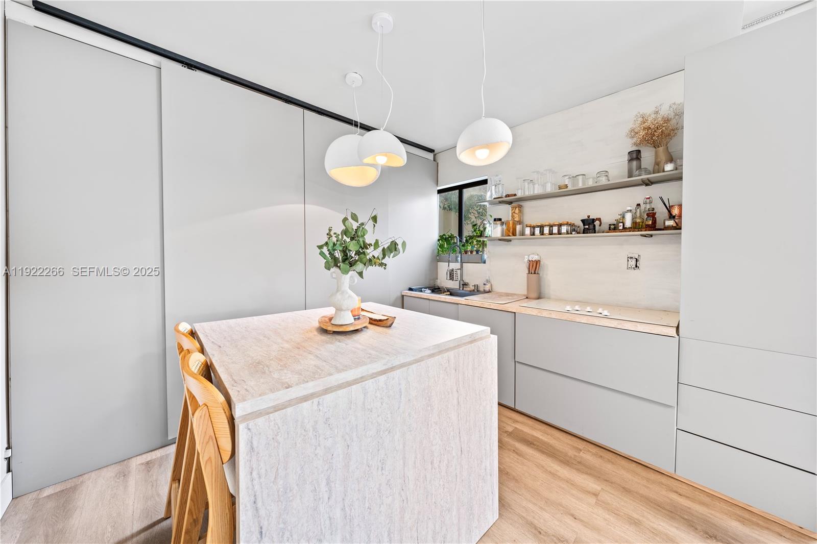 17 AVE MANOR - Residential