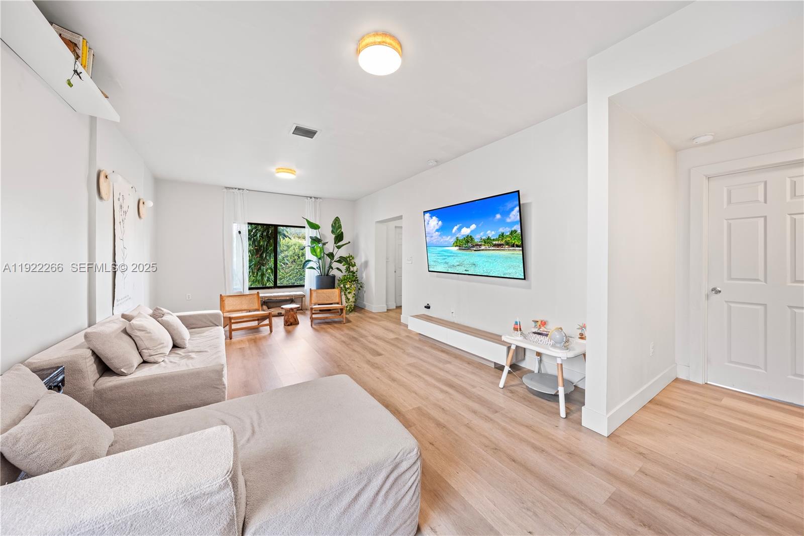 17 AVE MANOR - Residential