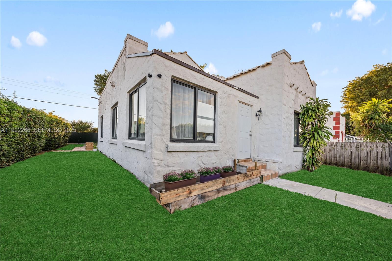 17 AVE MANOR - Residential