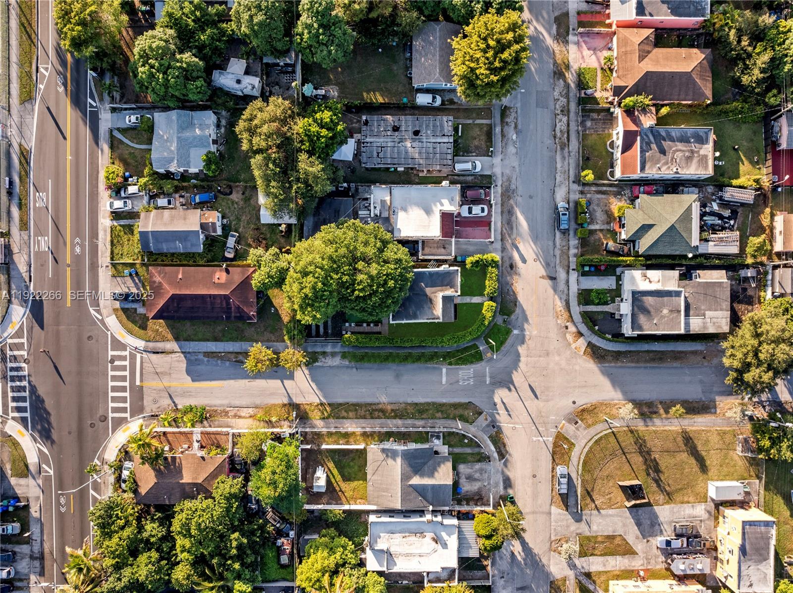 17 AVE MANOR - Residential