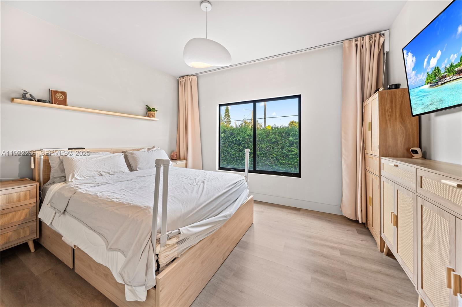 17 AVE MANOR - Residential