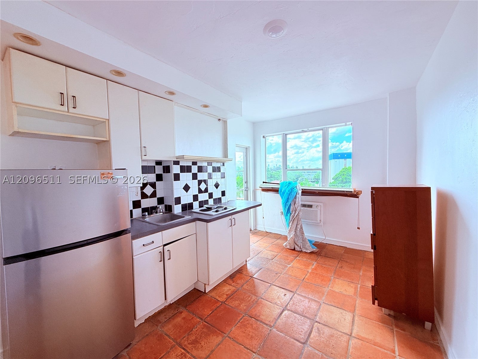 255 W 24th St 435
