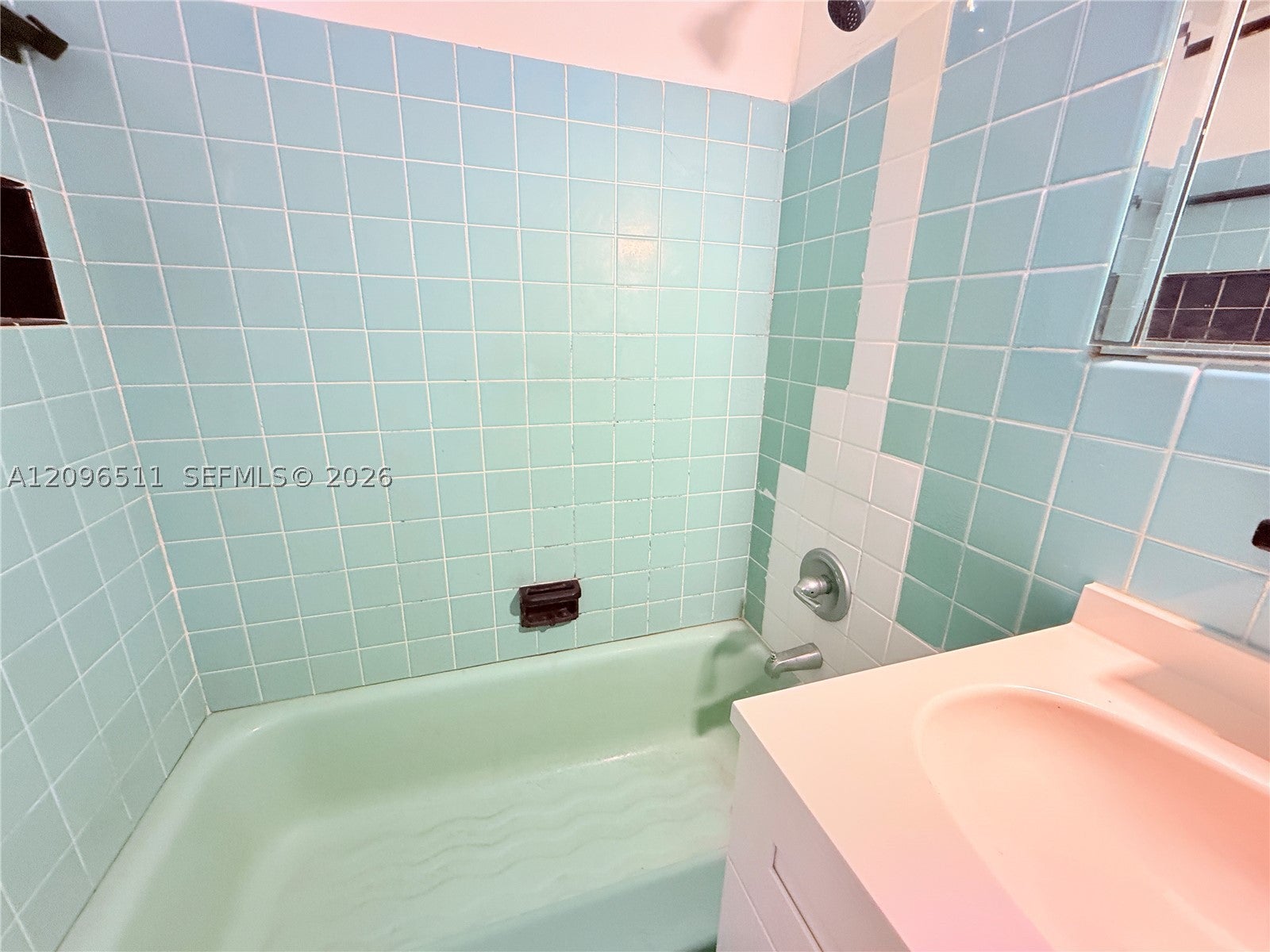 255 W 24th St 435