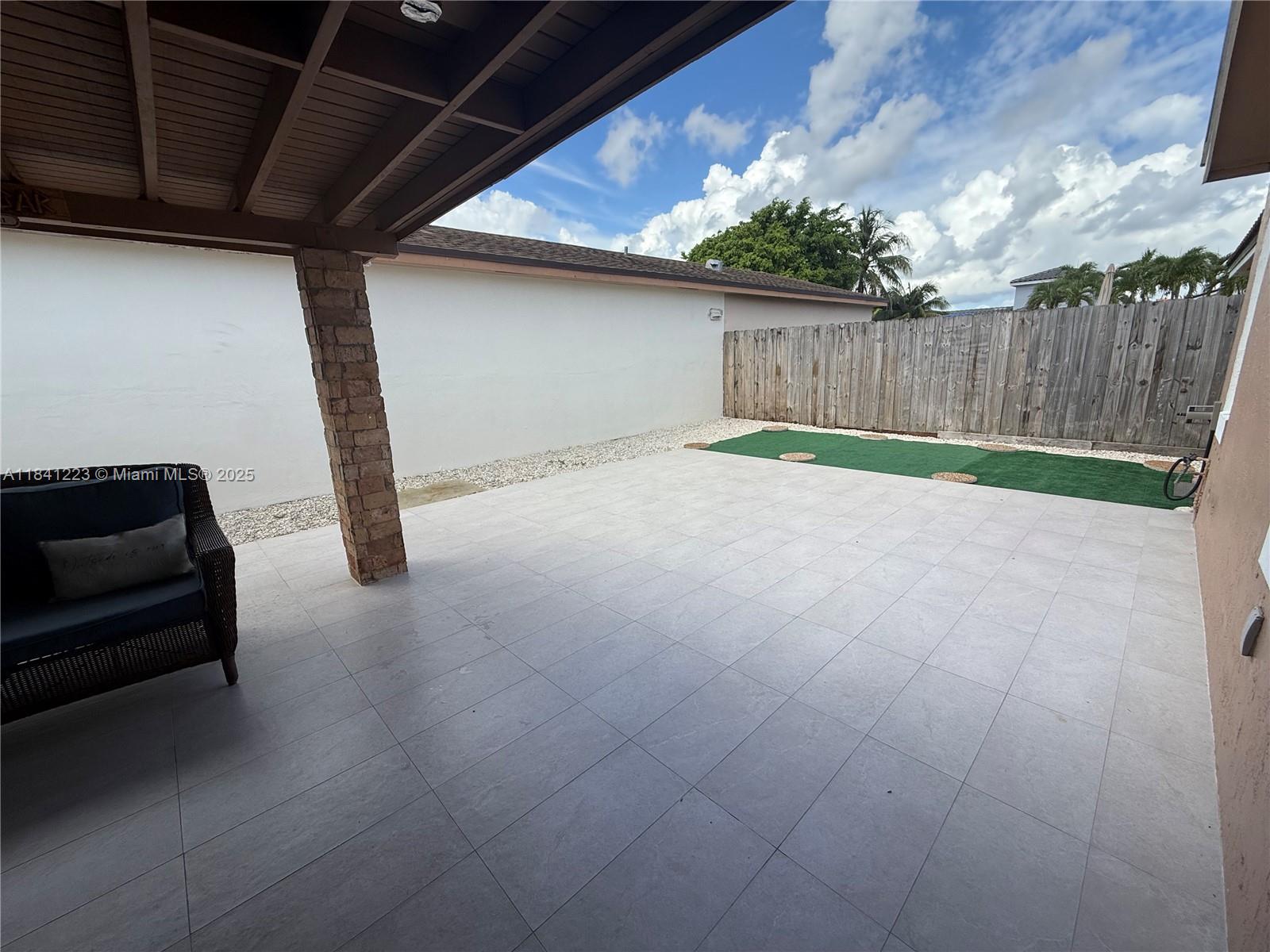 13770 SW 17th Ter 13770