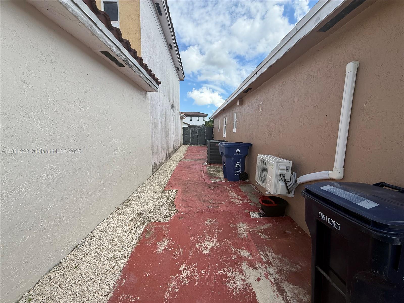 13770 SW 17th Ter 13770