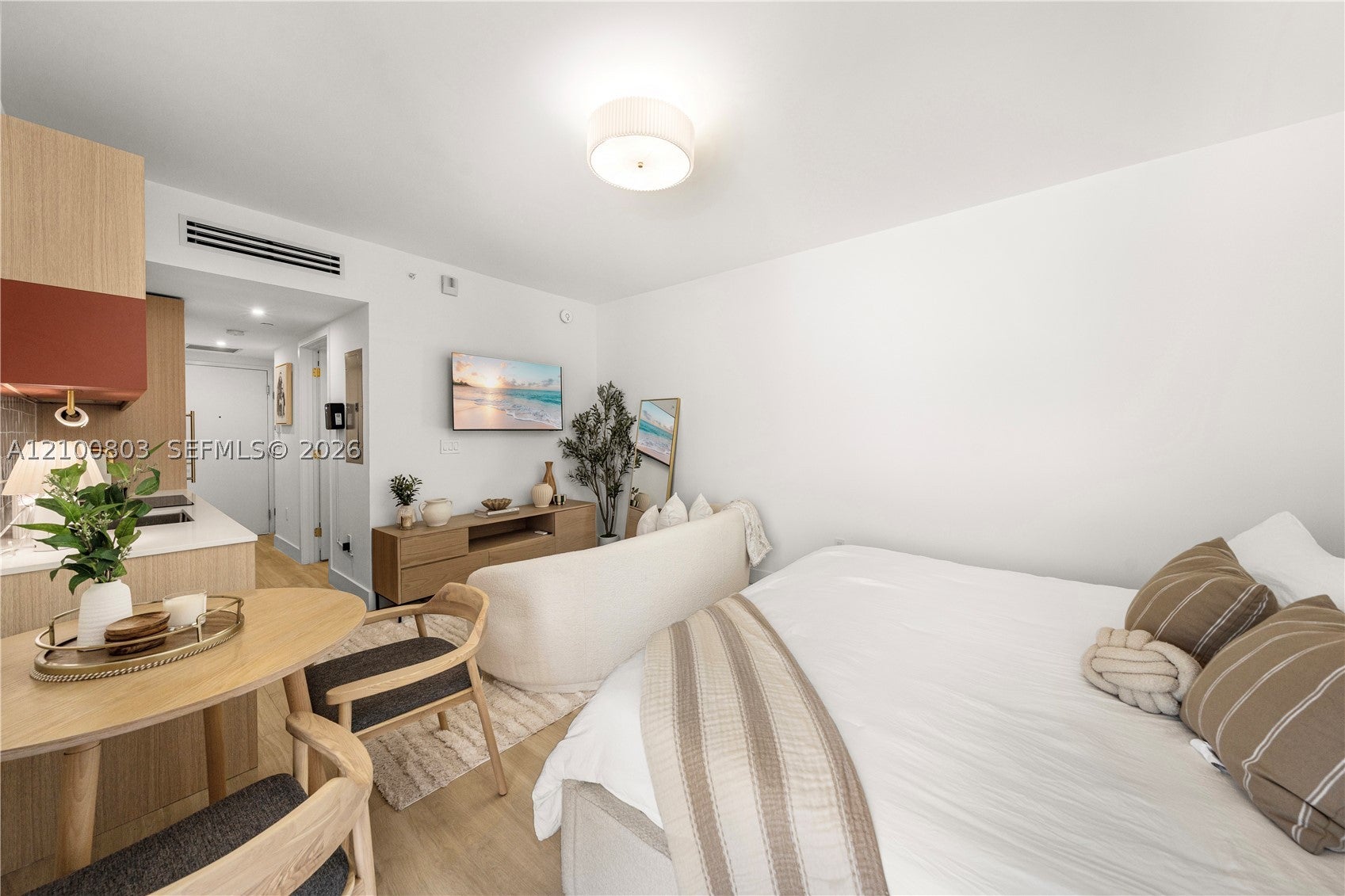 90 NE 32 St 715
