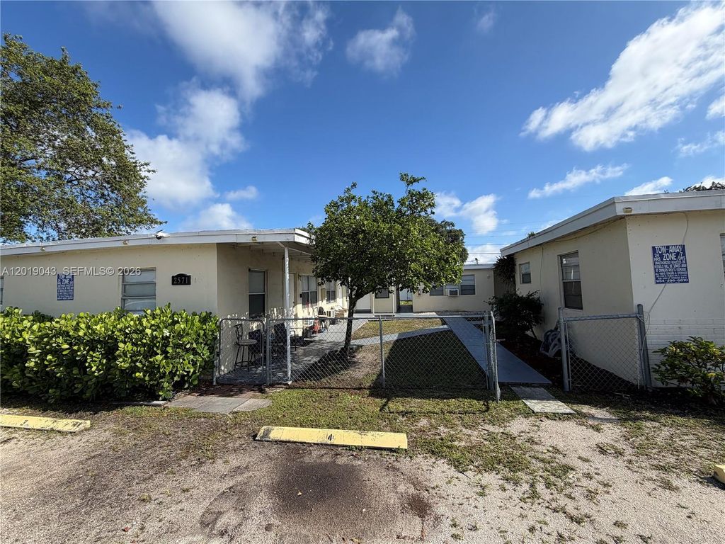 Photo of 2571 NW 13th Ct #3, Fort Lauderdale, FL 33311 (MLS # A12019043)