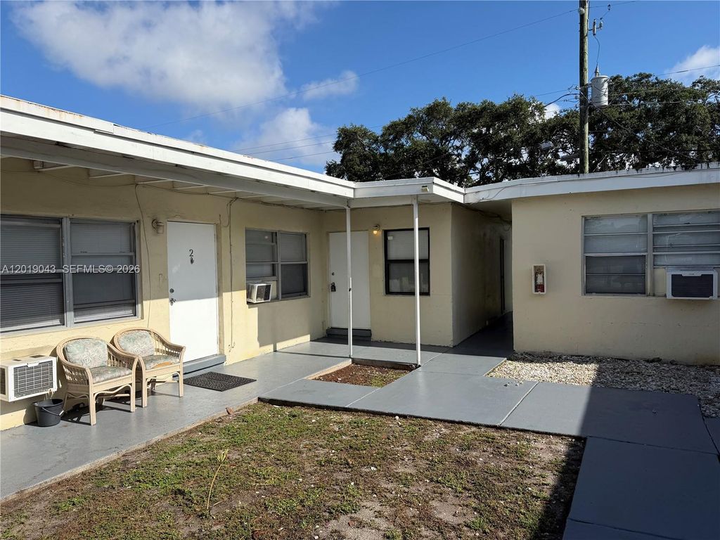 Photo of 2571 NW 13th Ct #3, Fort Lauderdale, FL 33311 (MLS # A12019043)