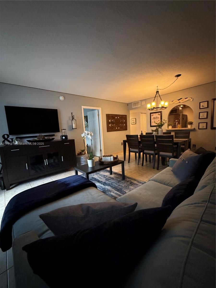 THE PRESIDENTIAL CONDO - Residential