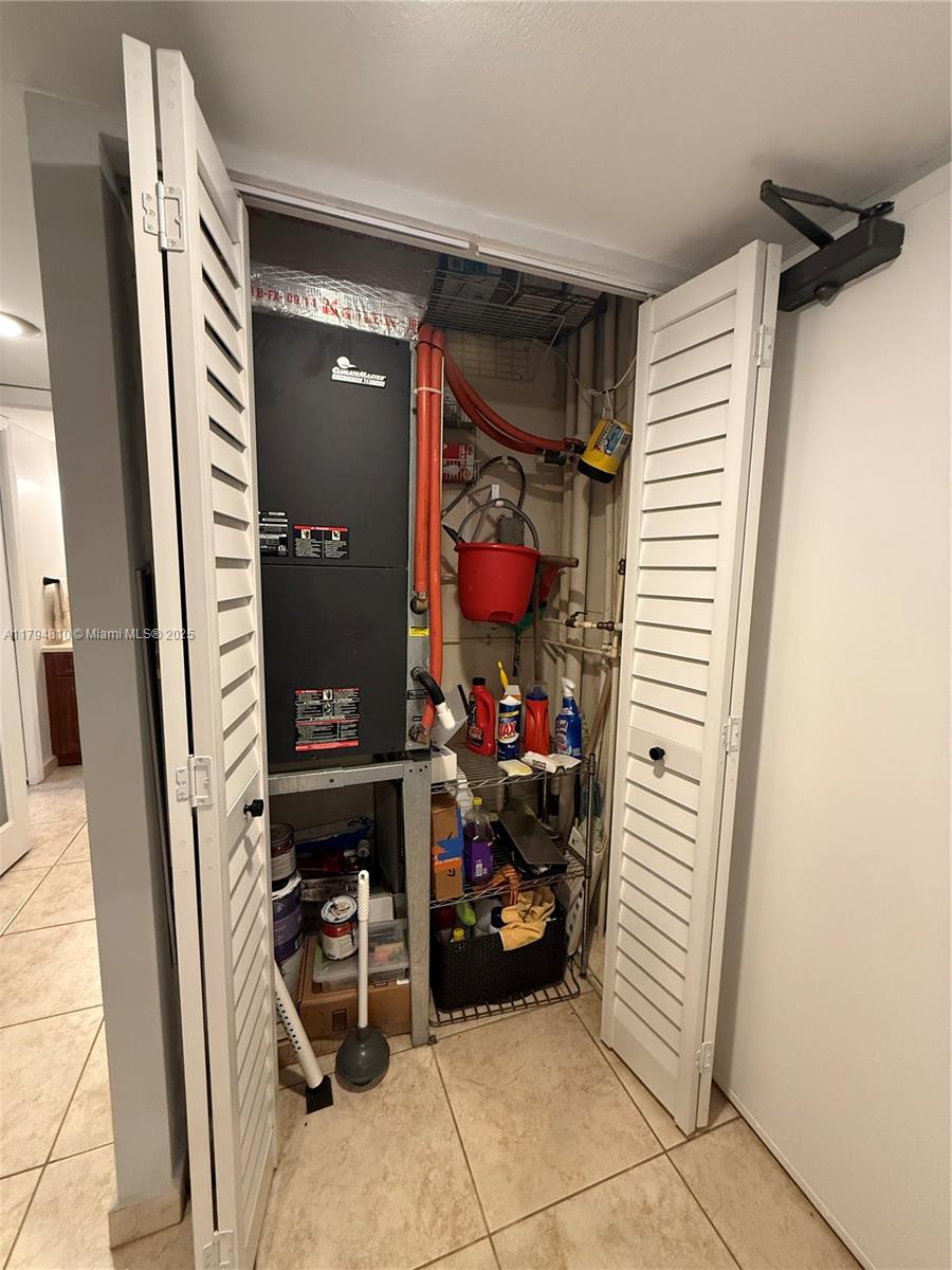 THE PRESIDENTIAL CONDO - Residential