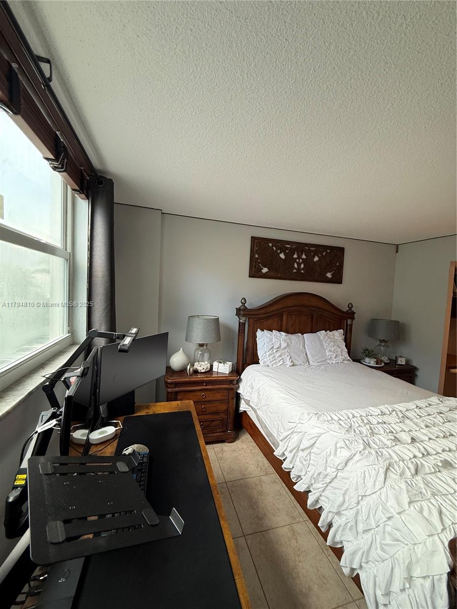 THE PRESIDENTIAL CONDO - Residential