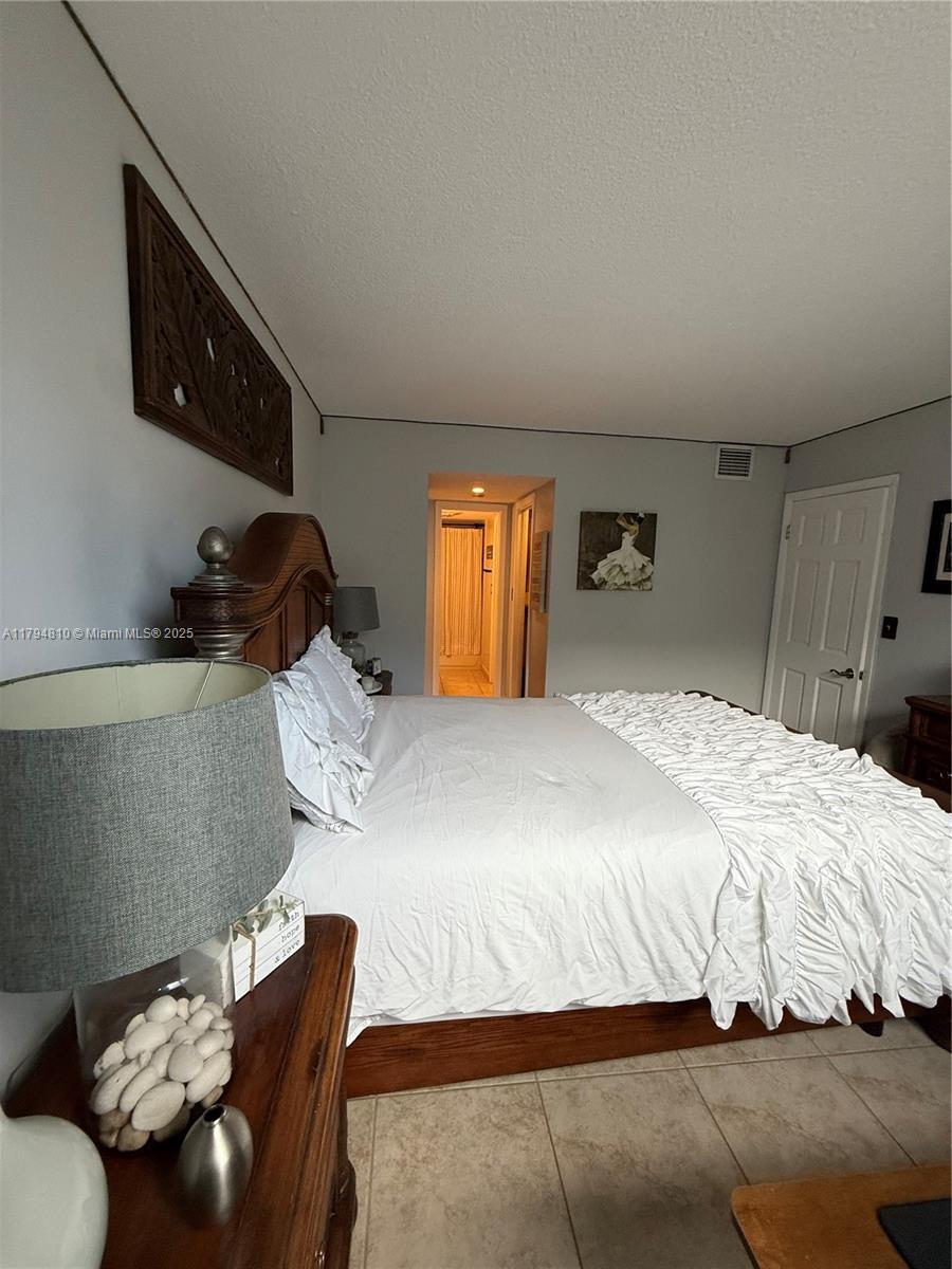 THE PRESIDENTIAL CONDO - Residential