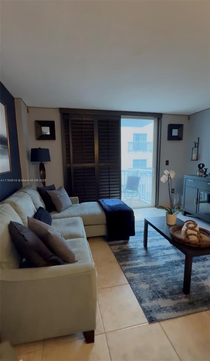 THE PRESIDENTIAL CONDO - Residential