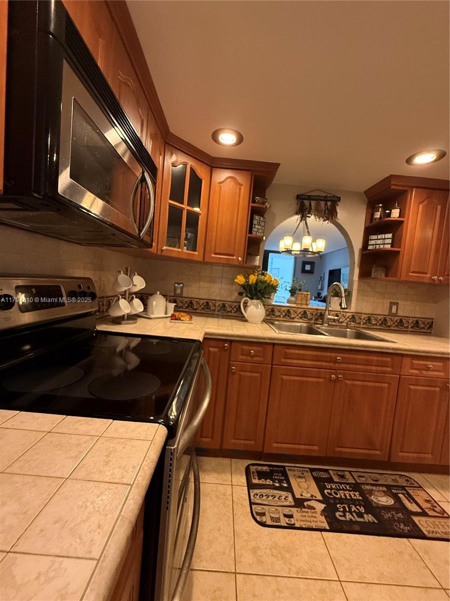 THE PRESIDENTIAL CONDO - Residential