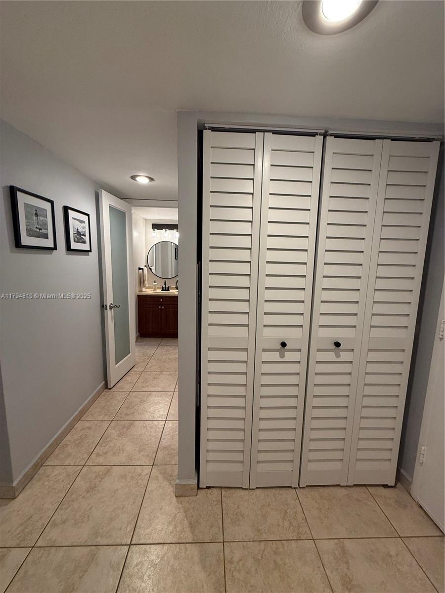 THE PRESIDENTIAL CONDO - Residential