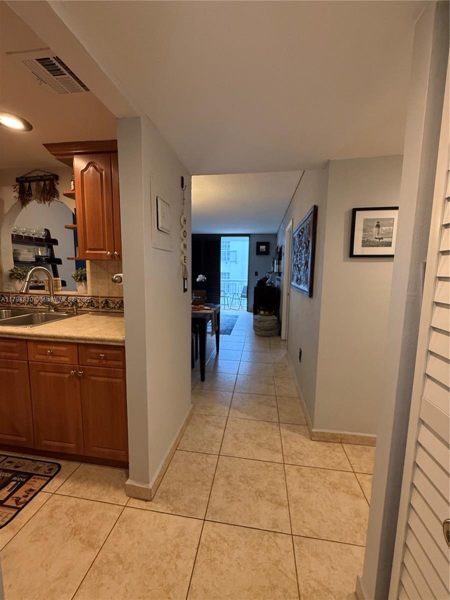 THE PRESIDENTIAL CONDO - Residential