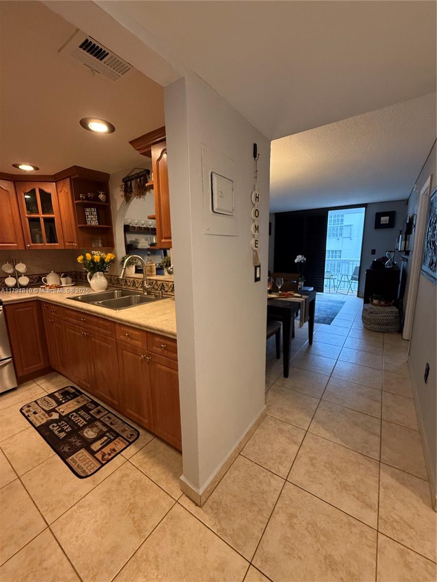 THE PRESIDENTIAL CONDO - Residential