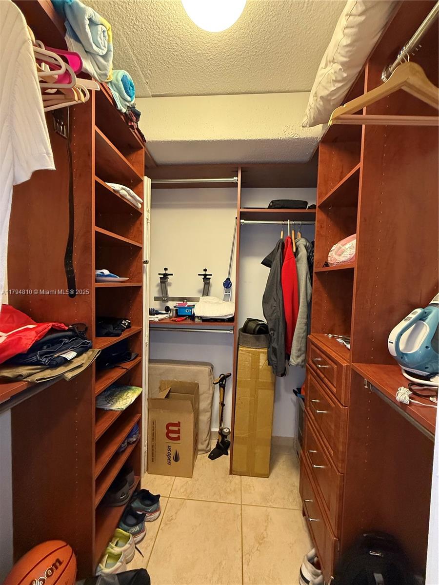 THE PRESIDENTIAL CONDO - Residential