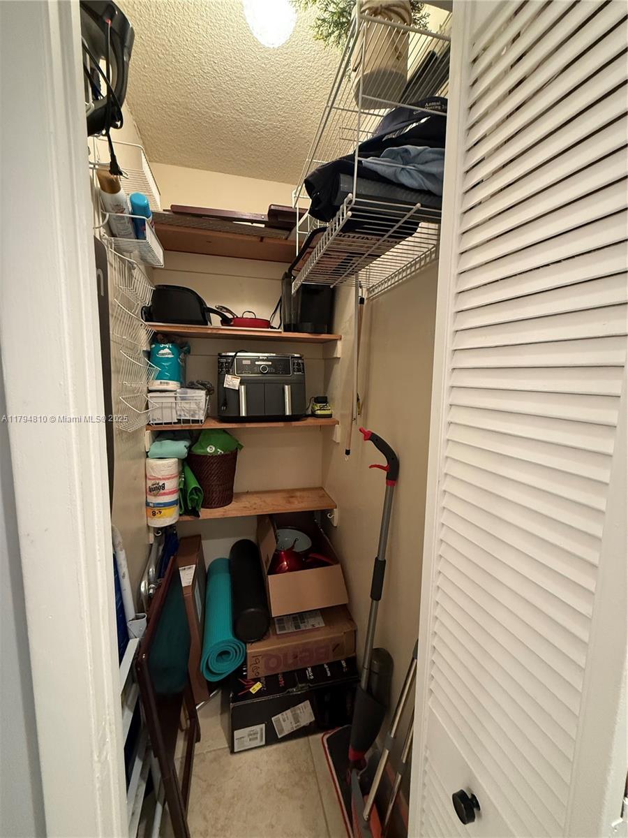 THE PRESIDENTIAL CONDO - Residential