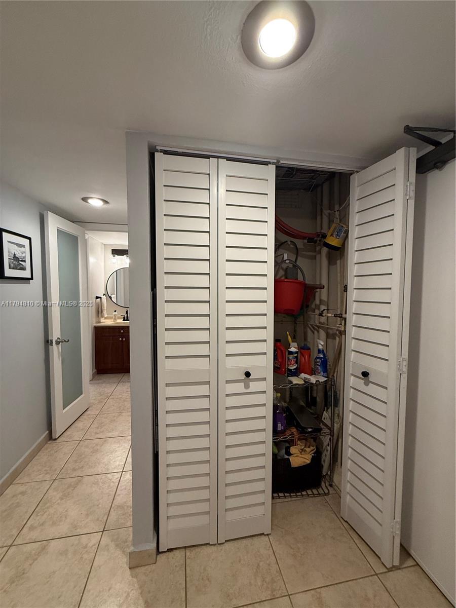 THE PRESIDENTIAL CONDO - Residential