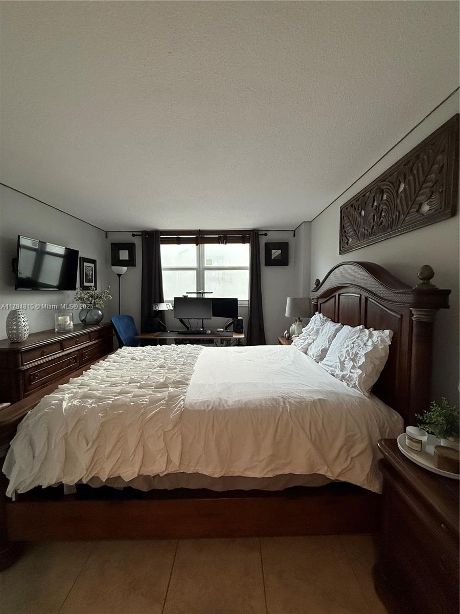 THE PRESIDENTIAL CONDO - Residential