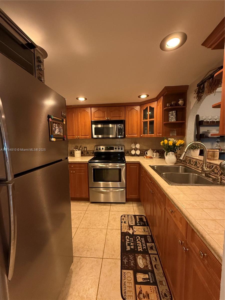 THE PRESIDENTIAL CONDO - Residential