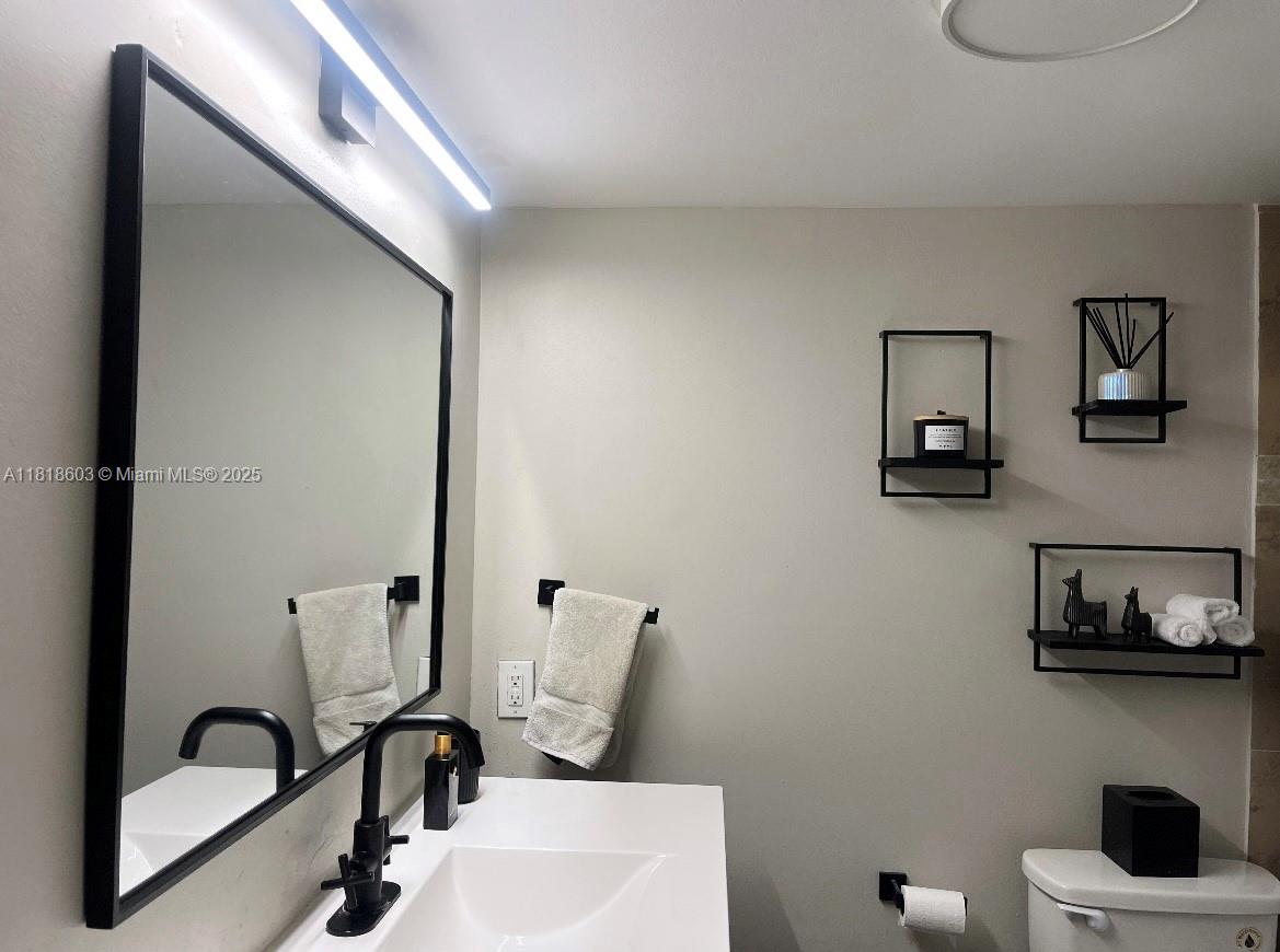 EMERALD HILLS C C APTS CO - Residential Lease