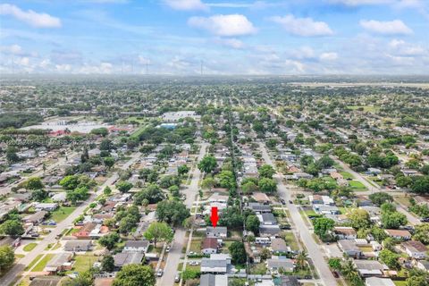 Tiny photo for 1530 N 69th Way, Hollywood, FL 33024 (MLS # A12003249)