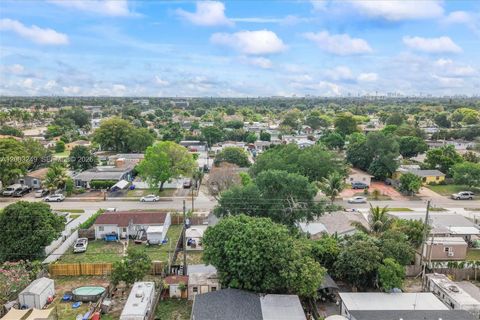 Tiny photo for 1530 N 69th Way, Hollywood, FL 33024 (MLS # A12003249)