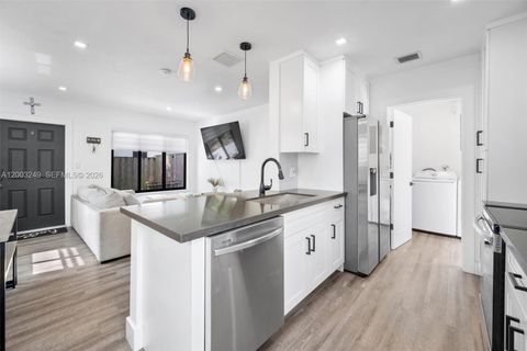 Tiny photo for 1530 N 69th Way, Hollywood, FL 33024 (MLS # A12003249)