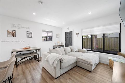 Tiny photo for 1530 N 69th Way, Hollywood, FL 33024 (MLS # A12003249)