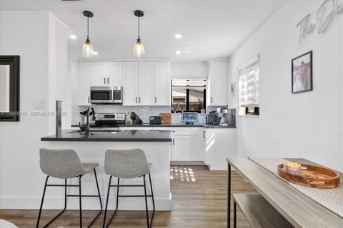 Tiny photo for 1530 N 69th Way, Hollywood, FL 33024 (MLS # A12003249)