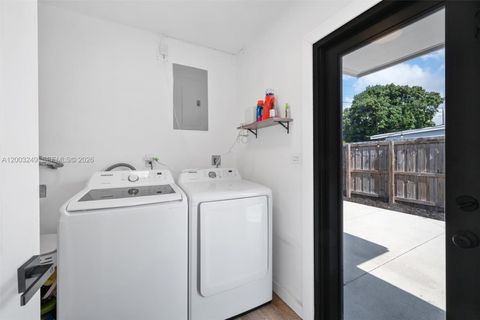 Tiny photo for 1530 N 69th Way, Hollywood, FL 33024 (MLS # A12003249)