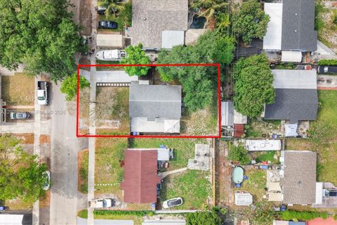 Tiny photo for 1530 N 69th Way, Hollywood, FL 33024 (MLS # A12003249)