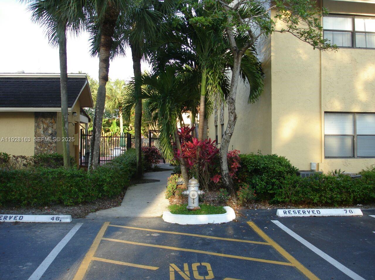 2997 Riverside Dr 212