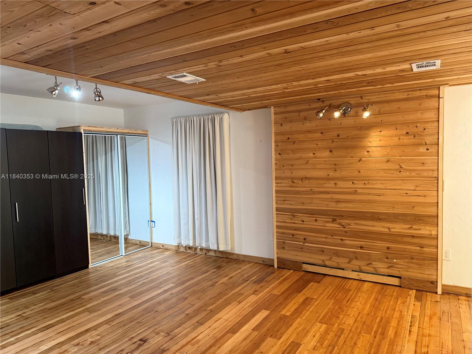 CROISSANT PARK RIVER SEC - Residential Lease
