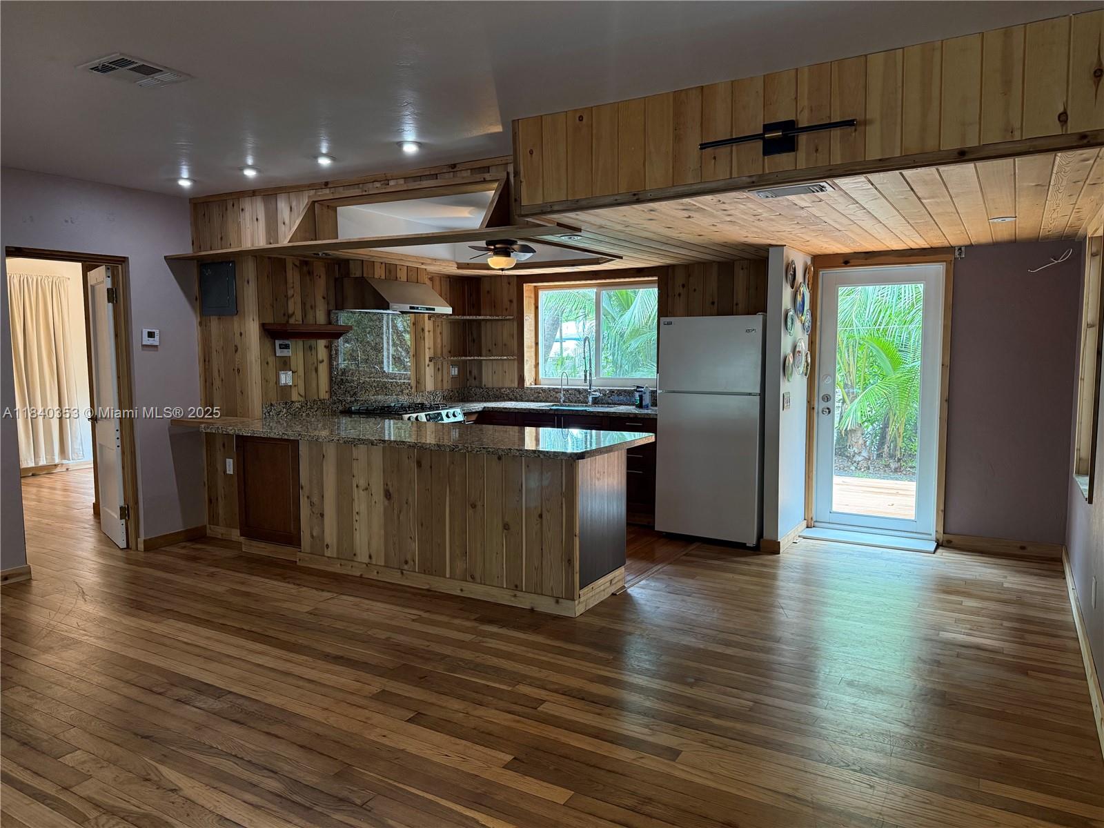 CROISSANT PARK RIVER SEC - Residential Lease