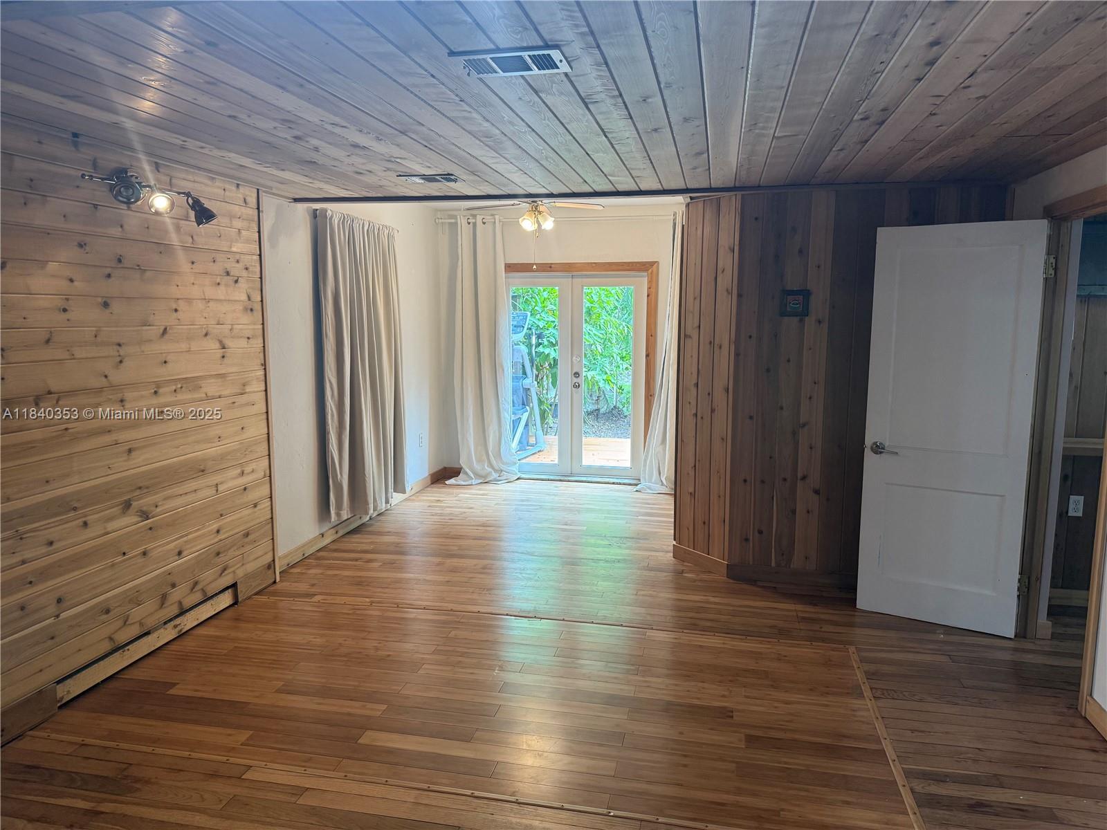 CROISSANT PARK RIVER SEC - Residential Lease